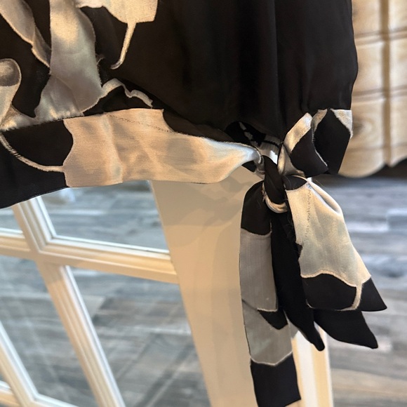 White House Black Market Size L - Picture 6 of 8